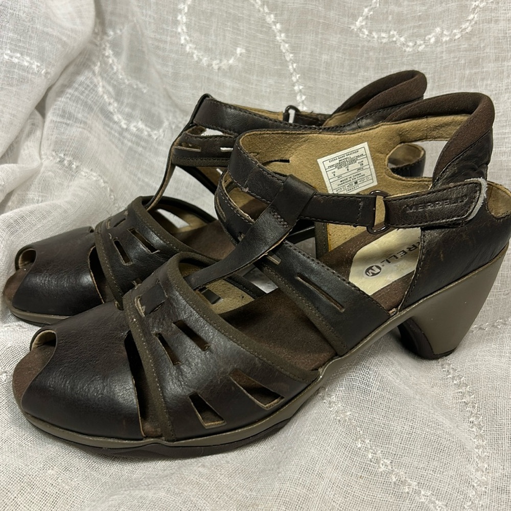 NWOT Merrell leather peep toe heels